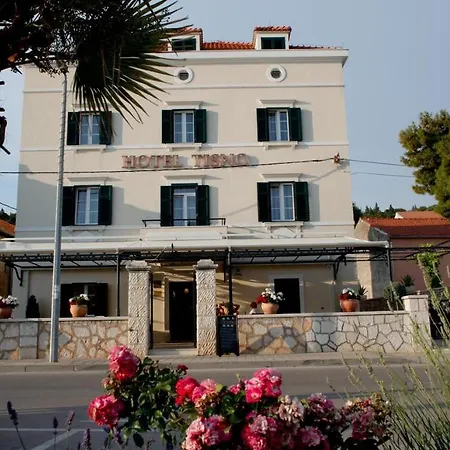 Family 3219a Tisno